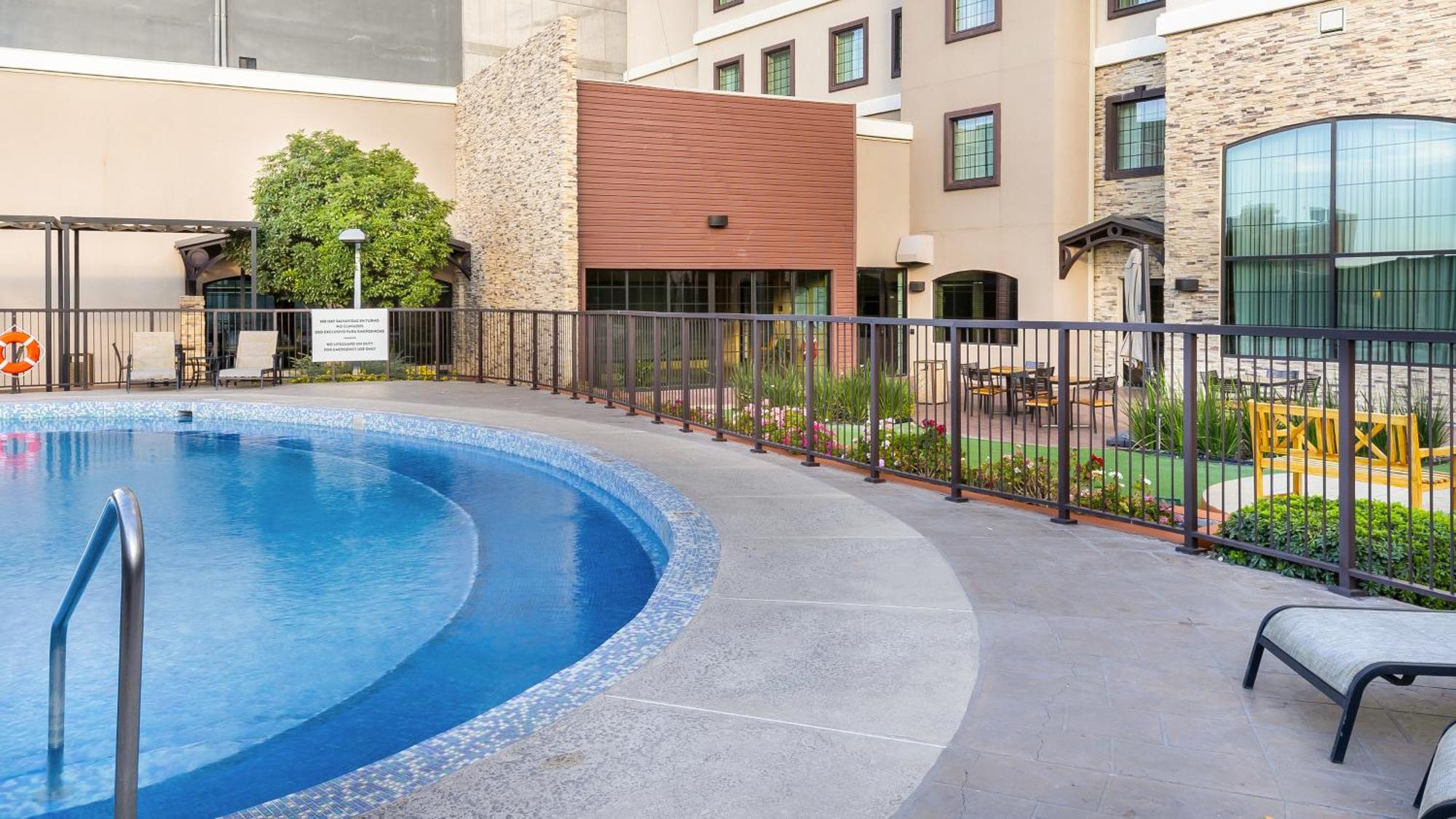 Staybridge Suites Chihuahua By Ihg Bagian luar foto